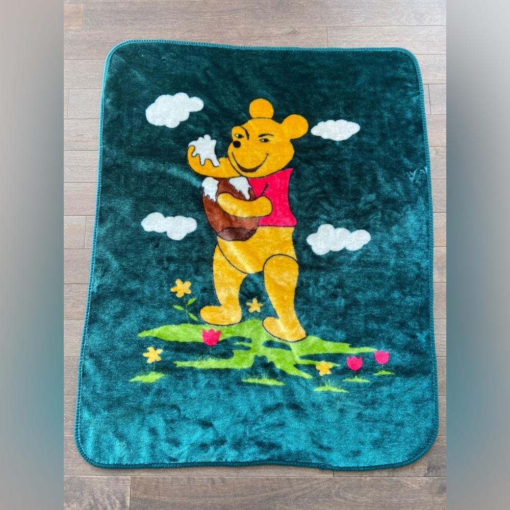 Vintage demon‎ Winnie the Pooh fleece blanket